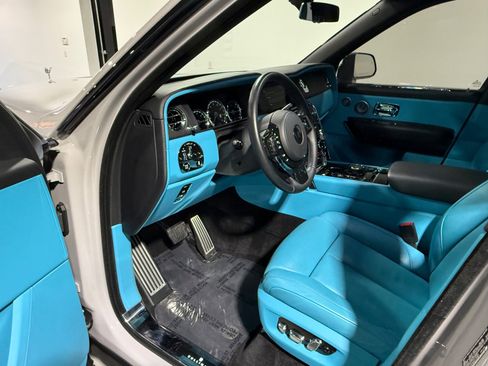 Used 2023 Rolls-Royce Cullinan w/ Cullinan Package image 41