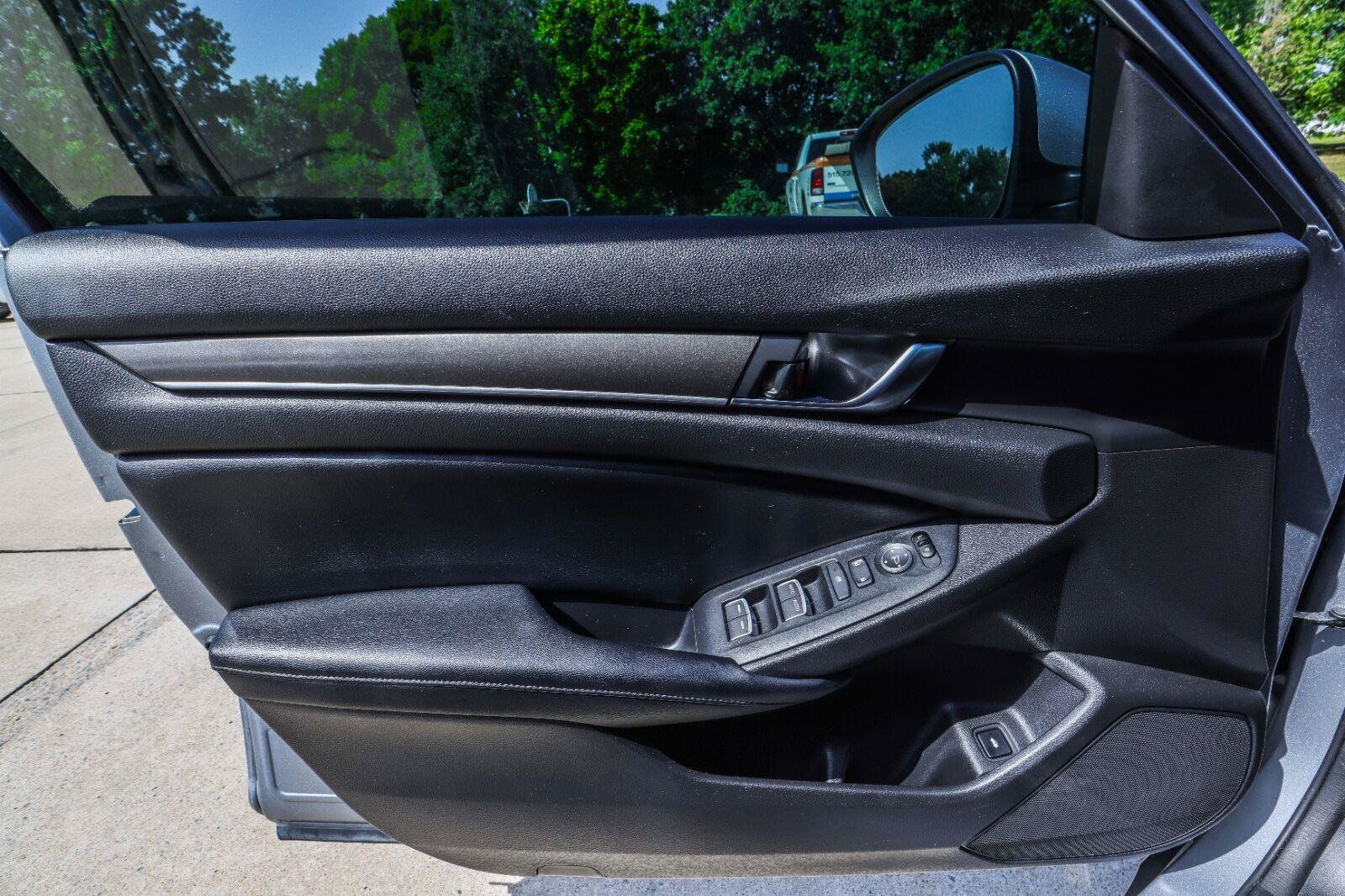 Used 2018 Honda Accord LX image 31