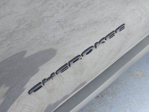 Used 2016 Jeep Cherokee Latitude w/ Comfort/Convenience Group AWD/4WD image 12