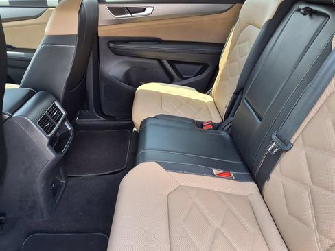 Used 2024 Volkswagen Atlas Cross Sport SE FWD image 12