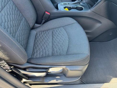 Used 2019 Chevrolet Equinox LT image 18