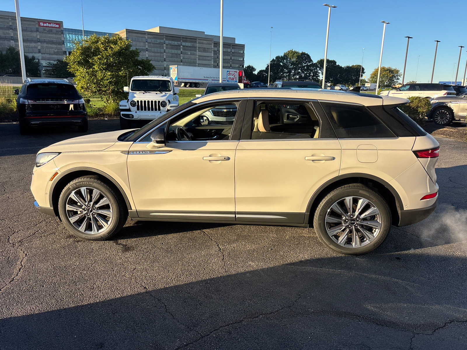 Used 2022 Lincoln Corsair Reserve w/ Equipment Group 201A AWD/4WD image 4