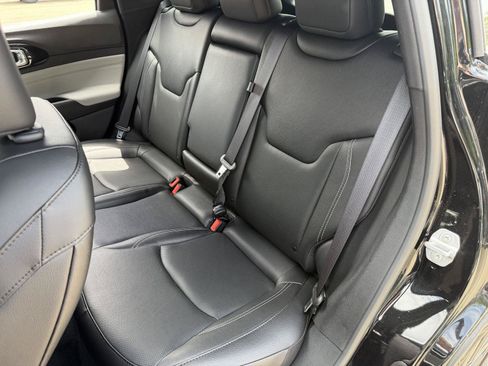 Certified 2025 Jeep Compass Limited w/ Elite Group AWD/4WD image 17