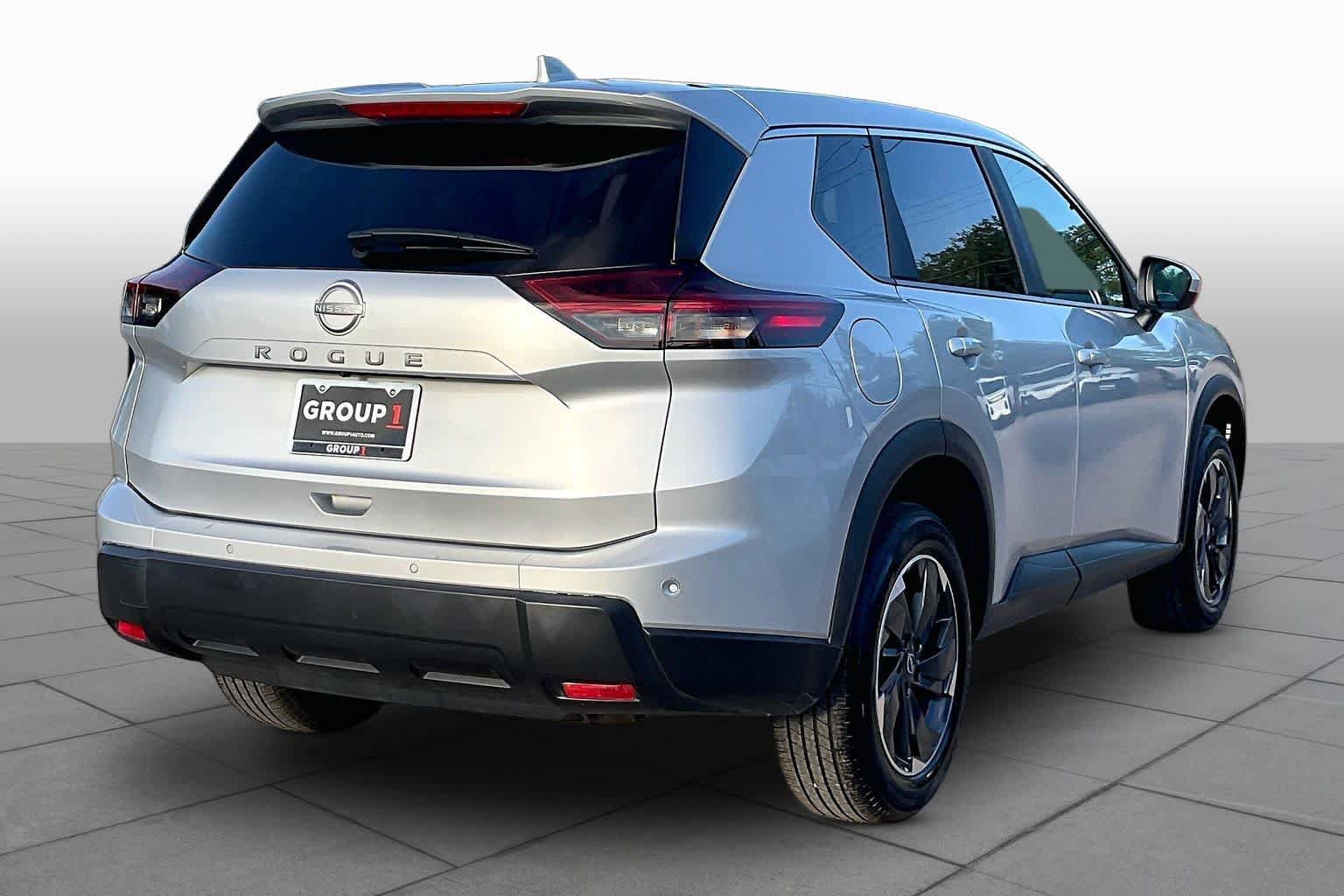 Used 2025 Nissan Rogue SV FWD image 13