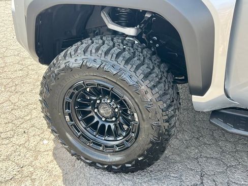 Used 2025 Toyota 4Runner TRD Off-Road image 21