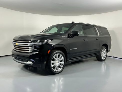 Used 2023 Chevrolet Suburban High Country w/ Premium Package image 4