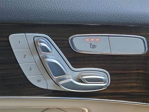 Used 2021 Mercedes-Benz GLC 300 GLC 300 image 24