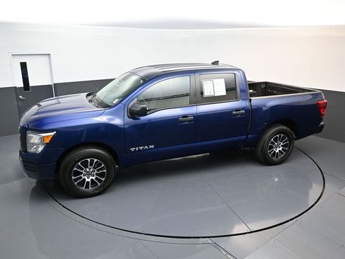 Used 2023 Nissan Titan SV RWD image 18