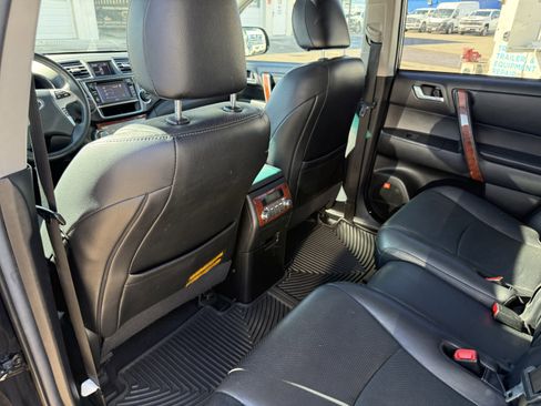 Used 2013 Toyota Highlander Limited image 14