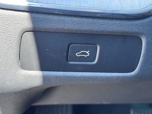 Used 2025 Volvo XC60 B5 Plus AWD/4WD image 19