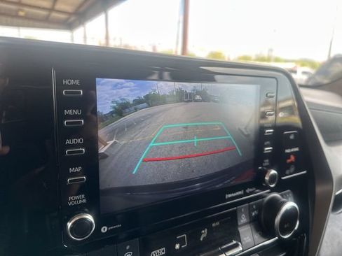 Used 2020 Toyota Highlander XLE AWD/4WD image 26