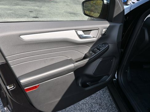 New 2026 Ford Escape SE w/ PHEV Premium Package image 15