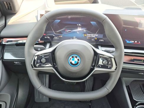 Used 2026 BMW i5 eDrive40 image 22