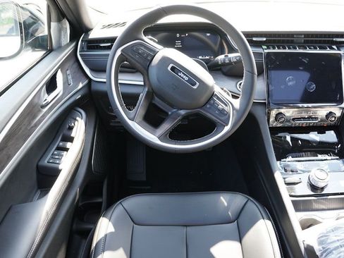 New 2025 Jeep Grand Cherokee Limited w/ Black Appearance Package image 14