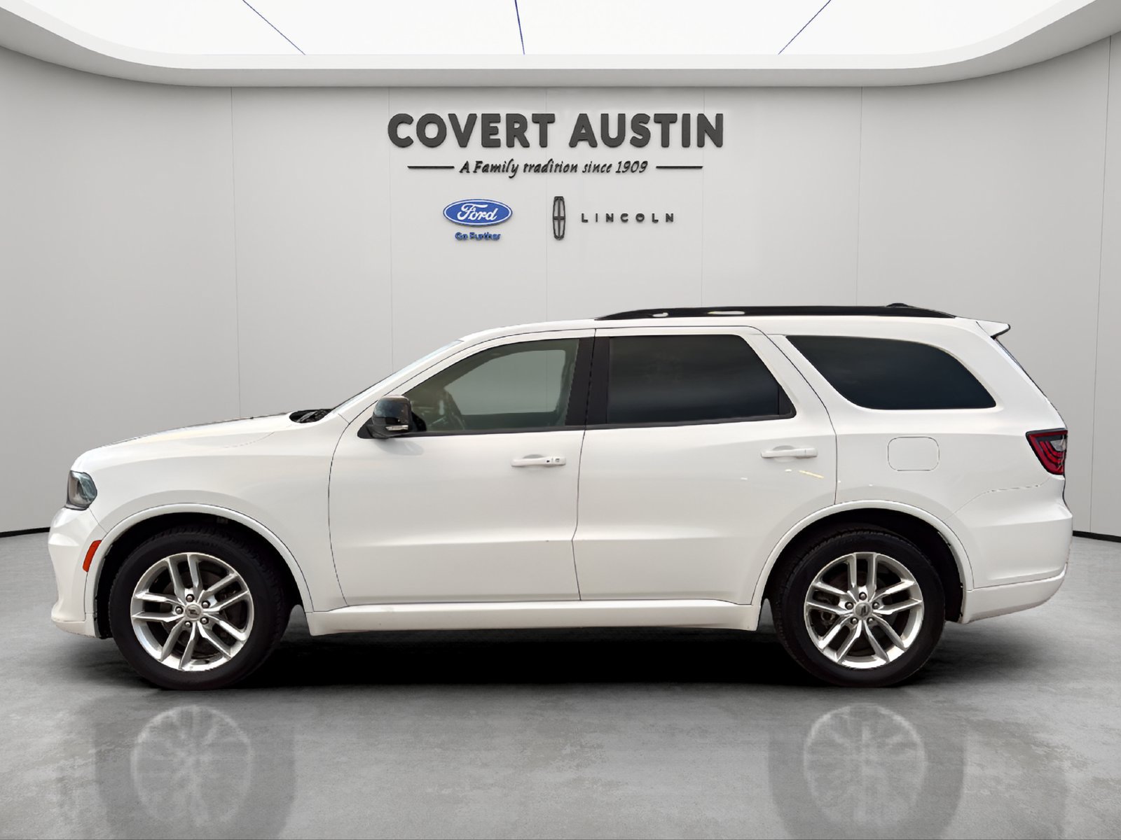 Used 2023 Dodge Durango GT RWD image 2
