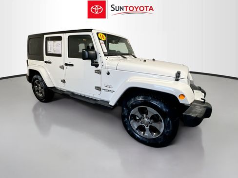 Used 2016 Jeep Wrangler Unlimited Sahara w/ Connectivity Group AWD/4WD image 1