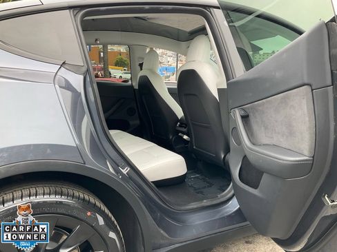 Used 2022 Tesla Model Y Long Range AWD/4WD image 49