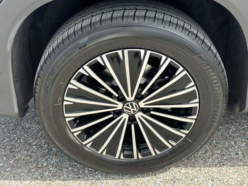 Certified 2025 Volkswagen Tiguan S w/ 18" Wheel Package FWD image 12