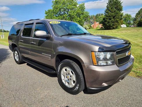 Used 2014 Chevrolet Suburban LT RWD image 4