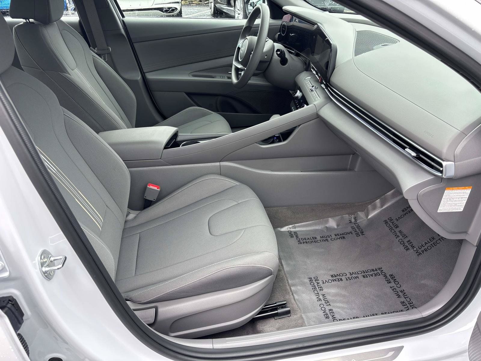 Certified 2024 Hyundai Elantra Blue FWD image 15