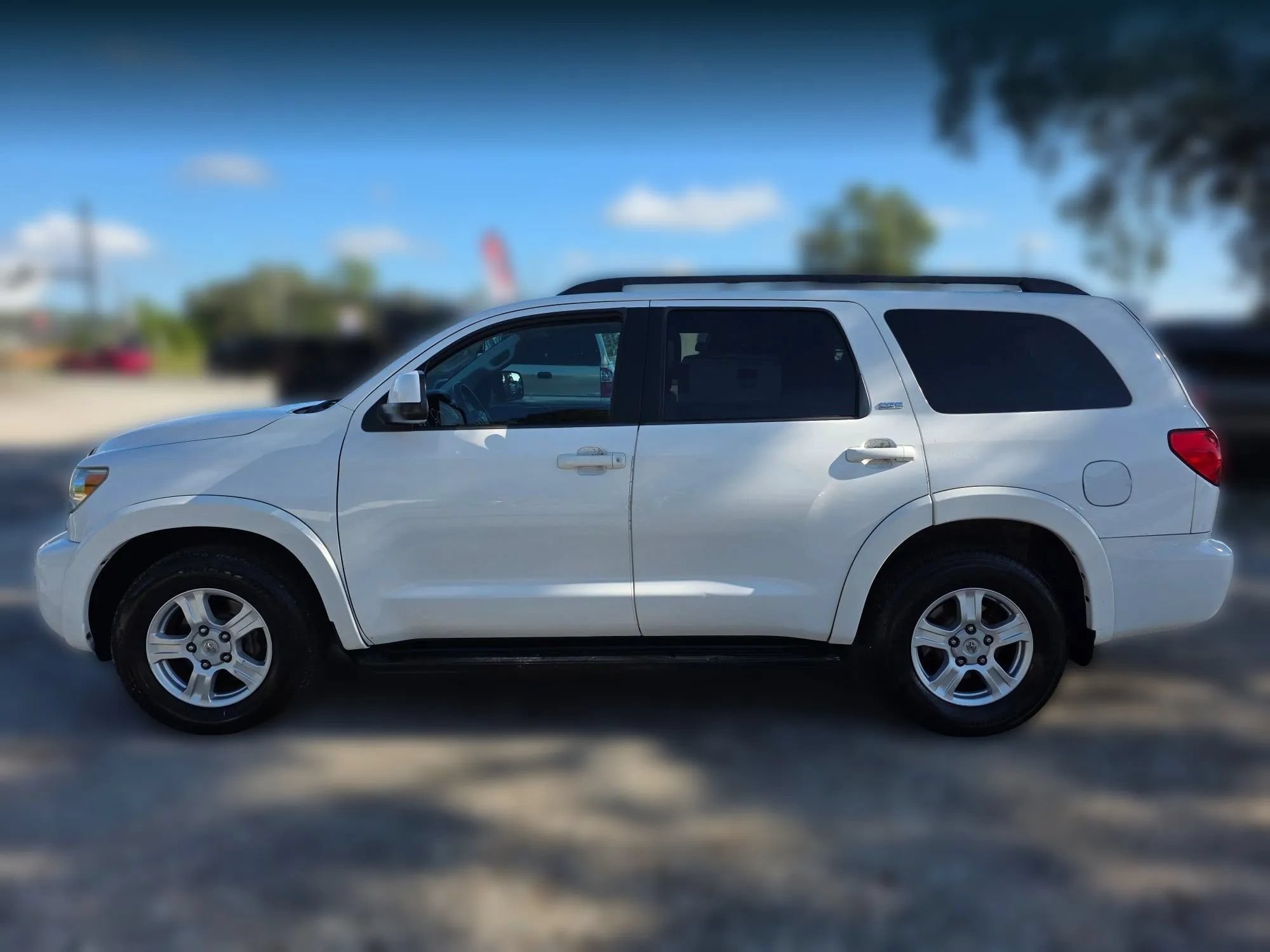 Used 2015 Toyota Sequoia SR5 w/ Premium Package RWD image 8