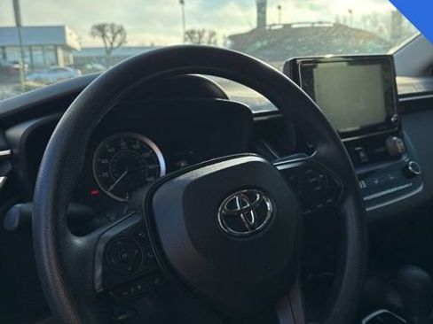 Used 2022 Toyota Corolla LE image 11