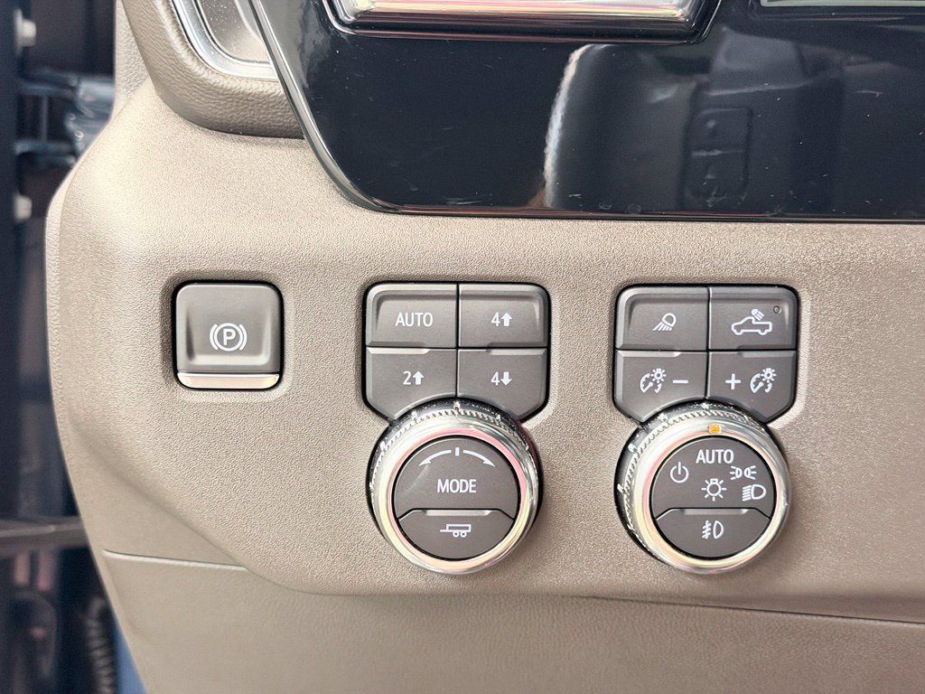 Used 2024 GMC Sierra 1500 SLT w/ SLT Premium Plus Package AWD/4WD image 38