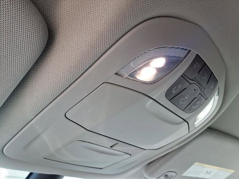 Used 2023 Chrysler Pacifica Touring-L FWD image 33