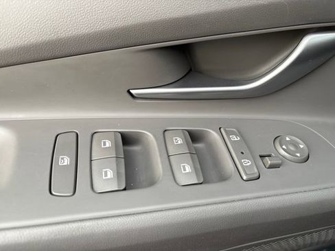 Used 2023 Hyundai Elantra SEL image 12