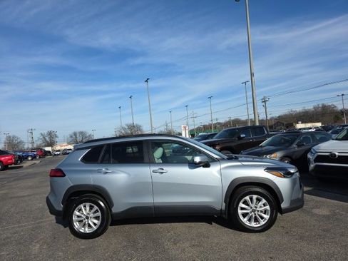 Certified 2024 Toyota Corolla Cross LE image 4