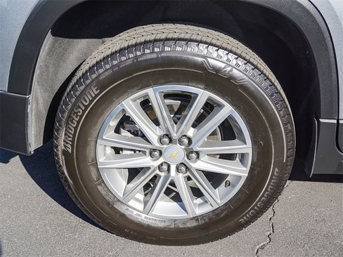 Used 2023 Chevrolet Traverse LT image 8