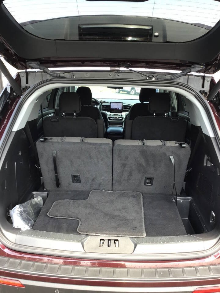Used 2023 Ford Explorer XLT AWD/4WD image 9