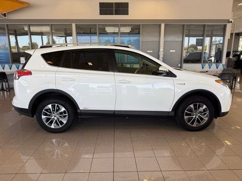 Used 2016 Toyota RAV4 XLE AWD/4WD image 2
