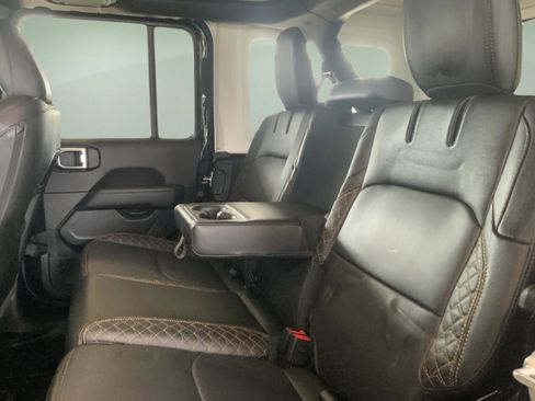 Used 2022 Jeep Wrangler Unlimited Sahara AWD/4WD image 27