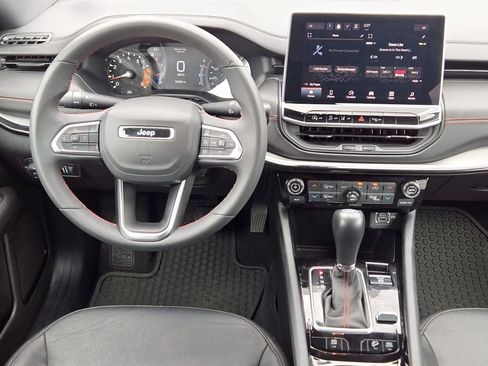 Used 2025 Jeep Compass Trailhawk AWD/4WD image 22