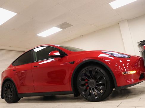 Used 2023 Tesla Model Y Performance image 8
