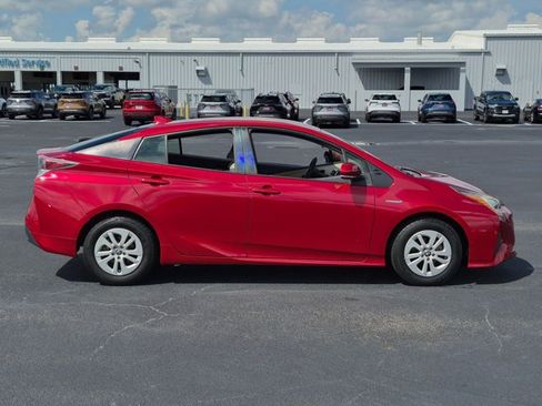Used 2017 Toyota Prius Two FWD image 4