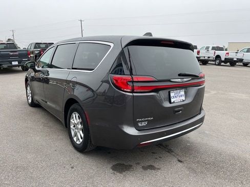 Used 2023 Chrysler Pacifica Touring-L image 9