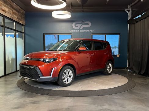 Used 2024 Kia Soul LX w/ Option Group 015 FWD image 7
