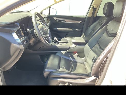 Used 2017 Cadillac XT5 Luxury w/ Driver Awareness Package FWD image 2