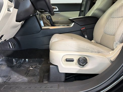 Used 2014 Ford Explorer XLT FWD image 20