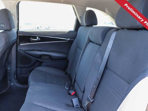 Used 2019 Kia Sorento FWD image 14
