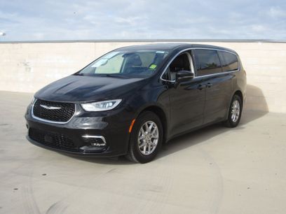 Used 2024 Chrysler Pacifica Touring-L