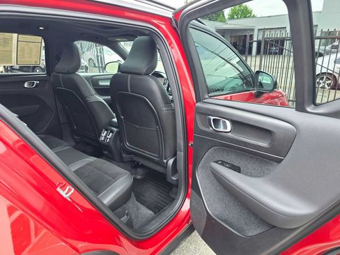 Used 2021 Volvo XC40 P8 Recharge AWD/4WD image 12