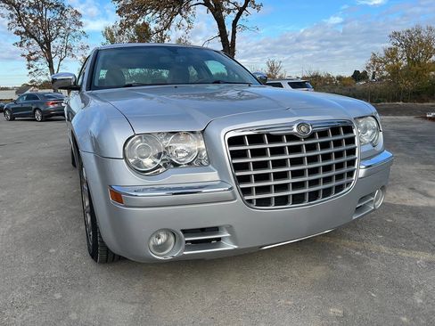 Used 2006 Chrysler 300 C w/ Protection Group II image 3