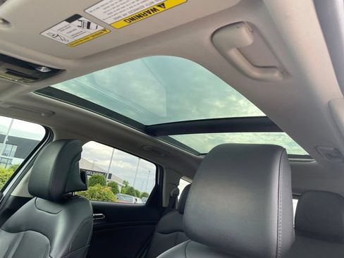 Certified 2025 Kia Sportage EX w/ Premium Package FWD image 25