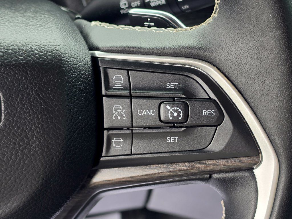 Used 2024 Jeep Grand Cherokee L Limited w/ Black Appearance Package AWD/4WD image 18