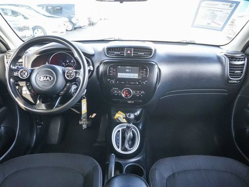Used 2017 Kia Soul + FWD image 13