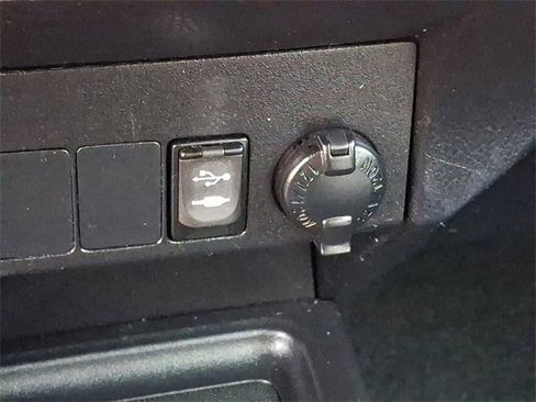 Used 2015 Toyota RAV4 XLE image 24