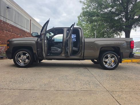 Used 2015 Chevrolet Silverado 1500 W/T RWD image 7